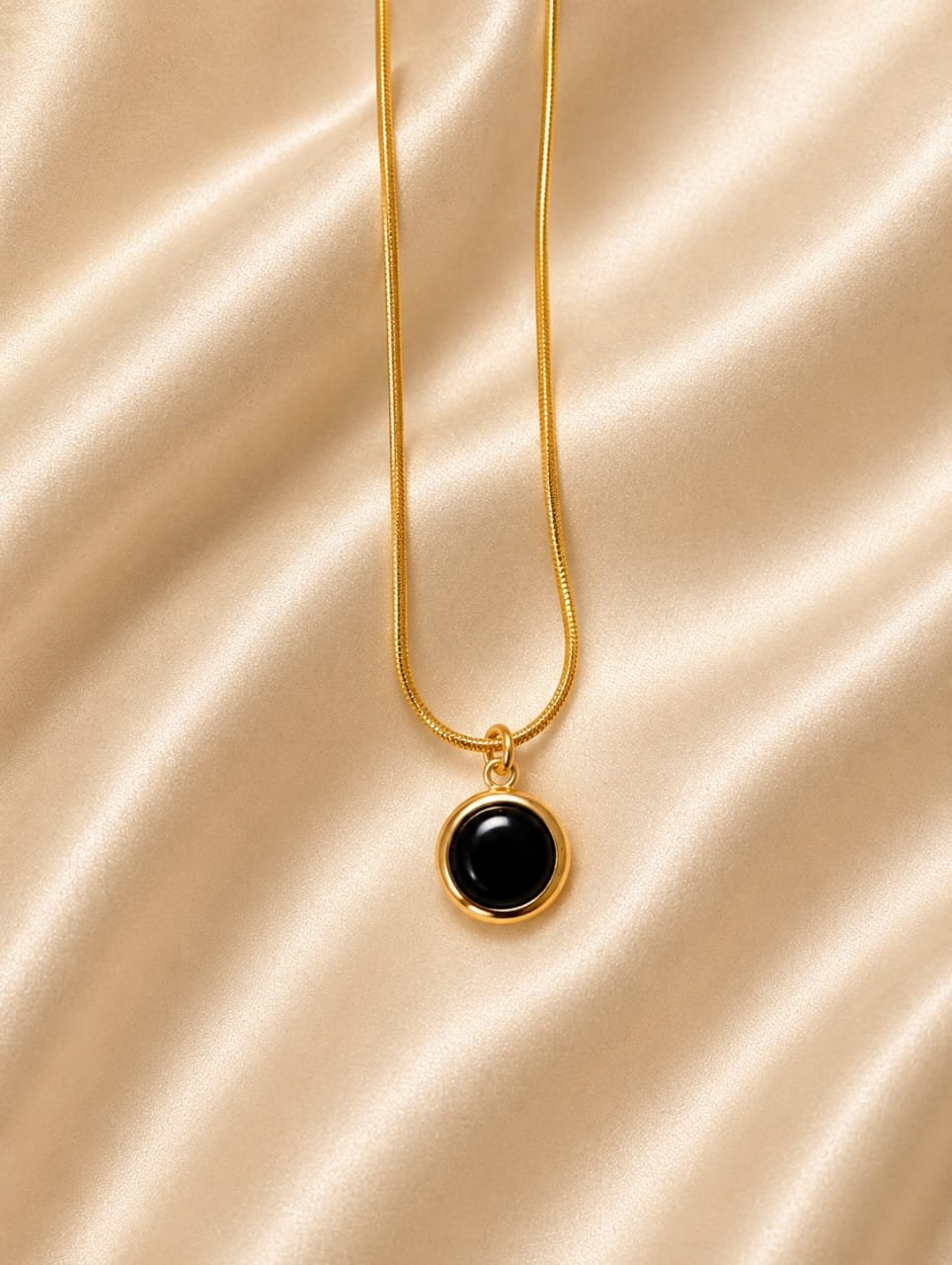 Minimalist Gold Circle Pendant Necklace