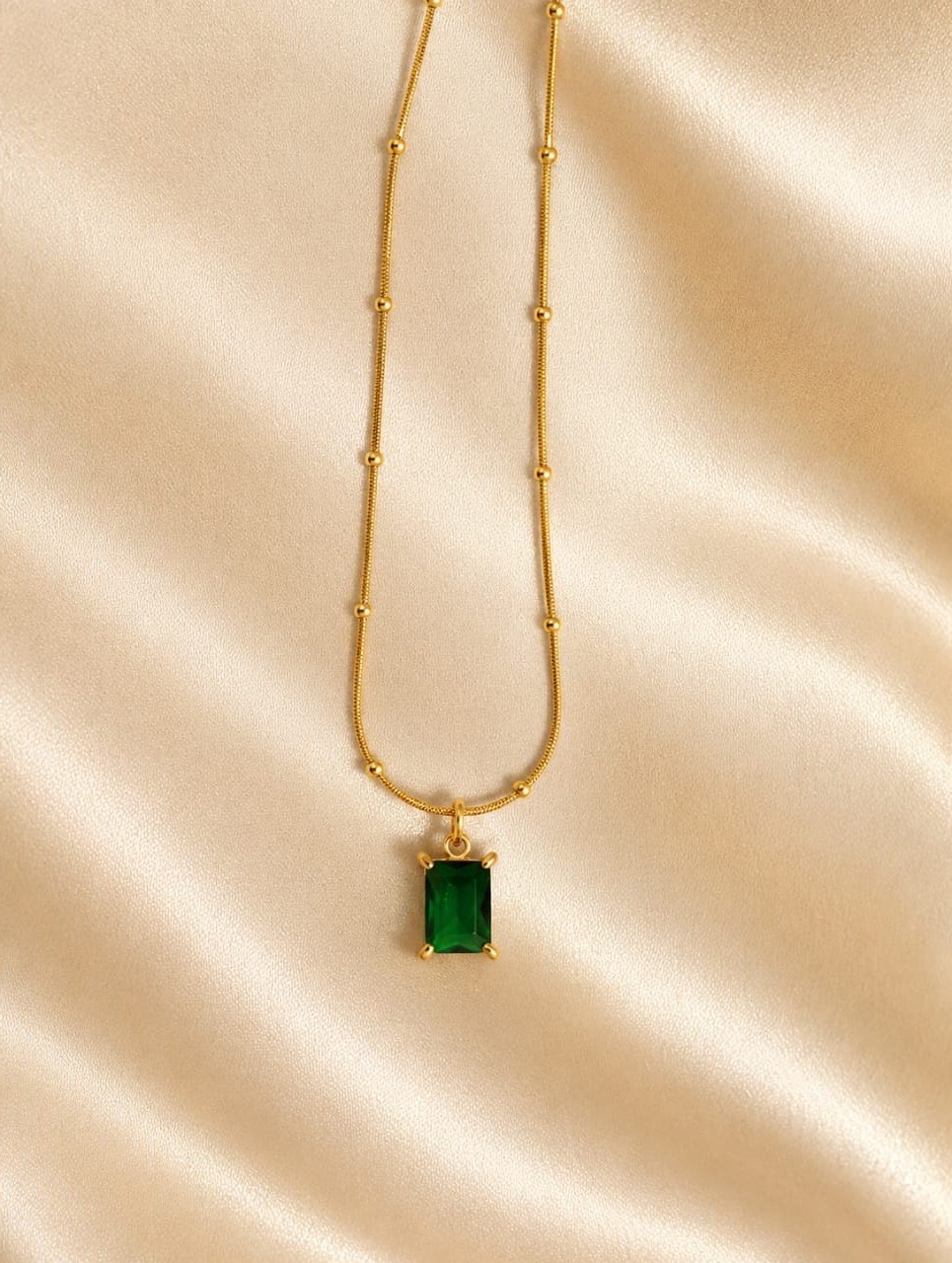 Emerald Elegance Pendant Necklace